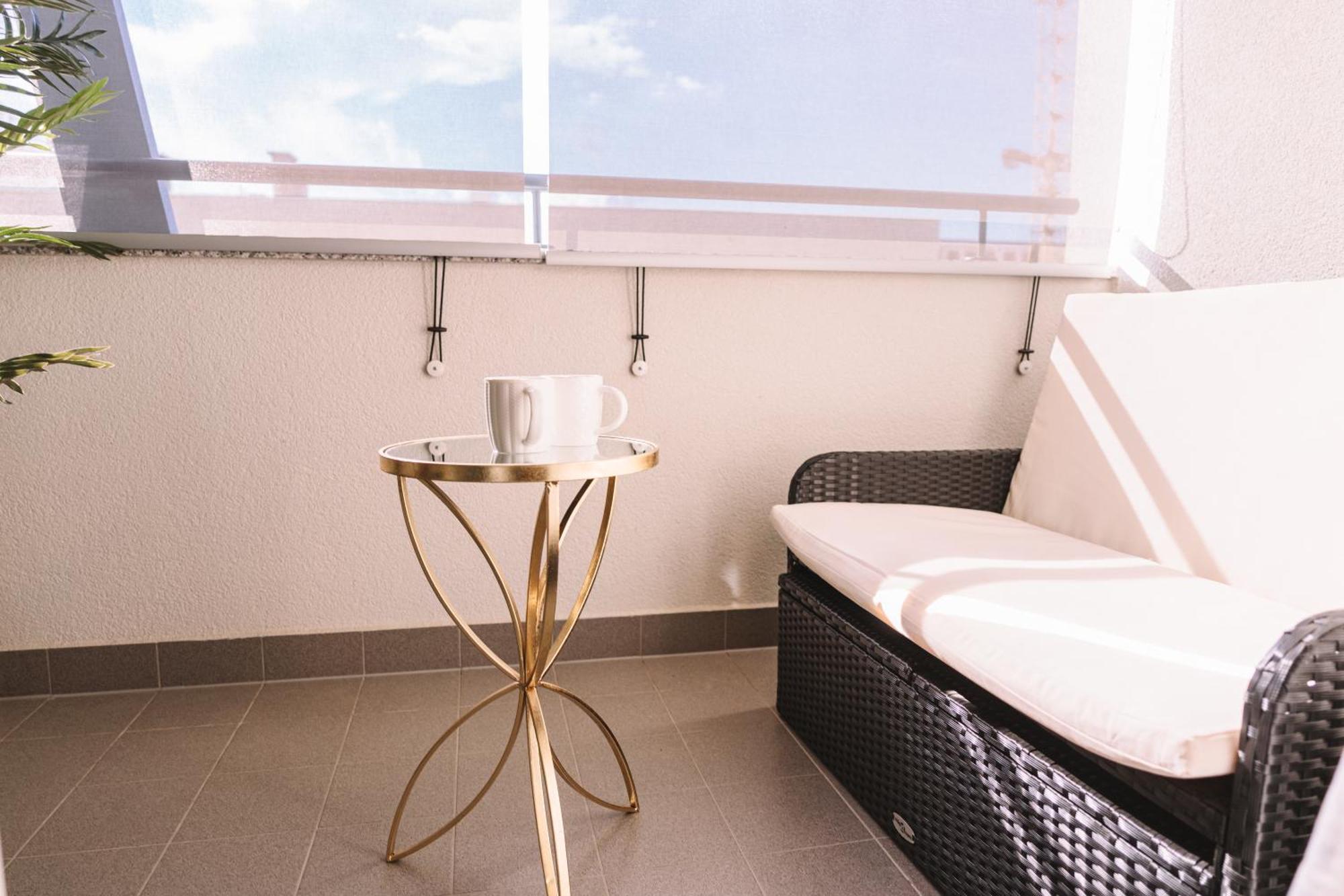 Apartment Flexible Selfcheckins 66 - - Loggia - 80m2 - New - Luxury - Garage - 2 Bedrooms *